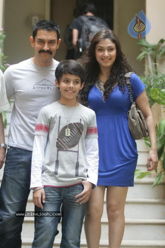 Aamir Khan Promotes Zokkomon - 7 / 50 photos