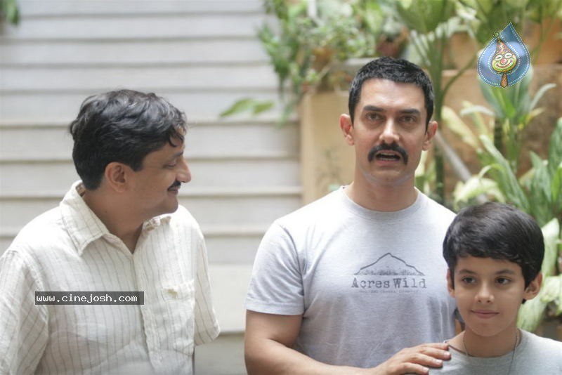 Aamir Khan Promotes Zokkomon - 8 / 50 photos