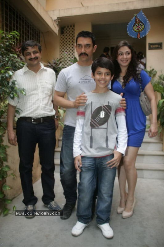 Aamir Khan Promotes Zokkomon - 20 / 50 photos