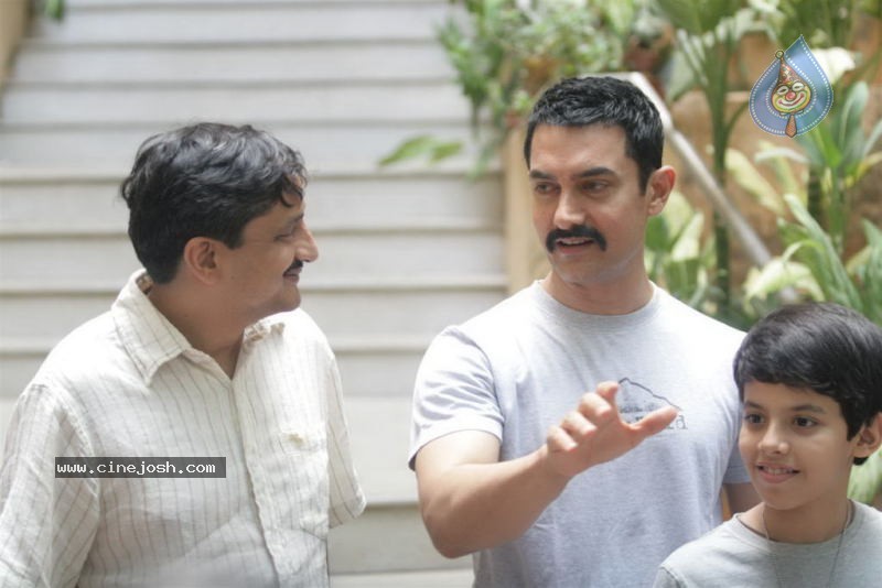 Aamir Khan Promotes Zokkomon - 23 / 50 photos