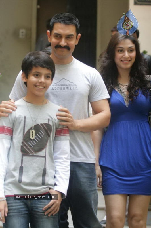 Aamir Khan Promotes Zokkomon - 27 / 50 photos