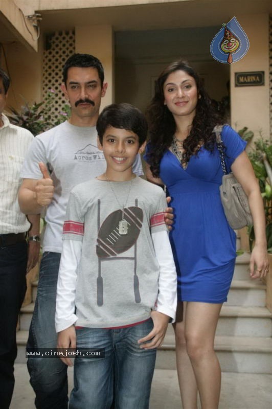 Aamir Khan Promotes Zokkomon - 35 / 50 photos