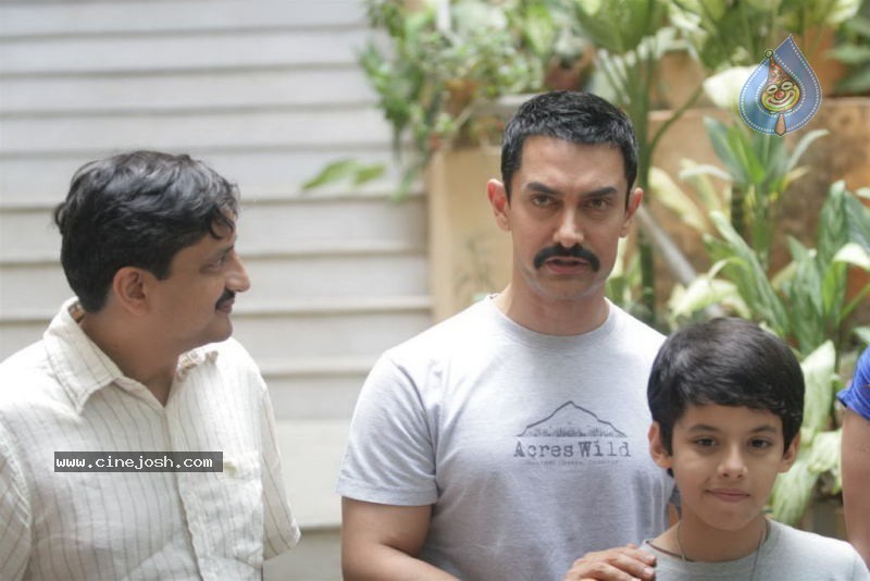 Aamir Khan Promotes Zokkomon - 44 / 50 photos