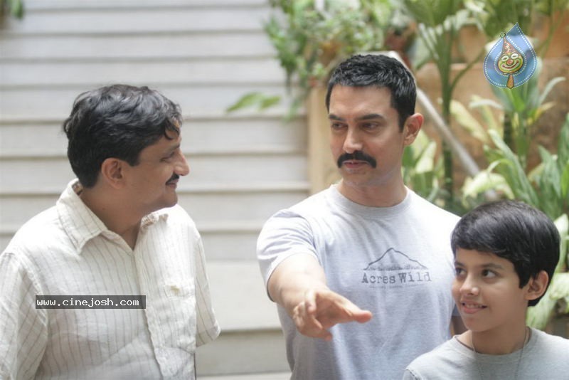 Aamir Khan Promotes Zokkomon - 47 / 50 photos