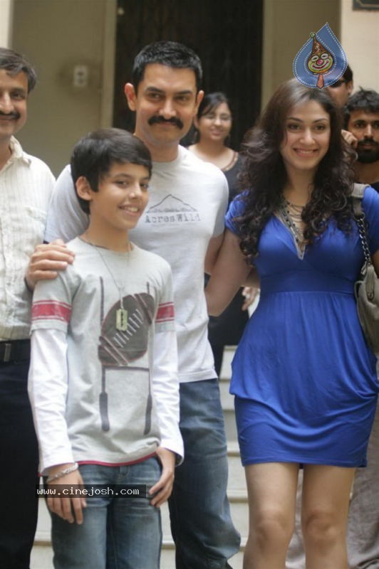 Aamir Khan Promotes Zokkomon - 50 / 50 photos