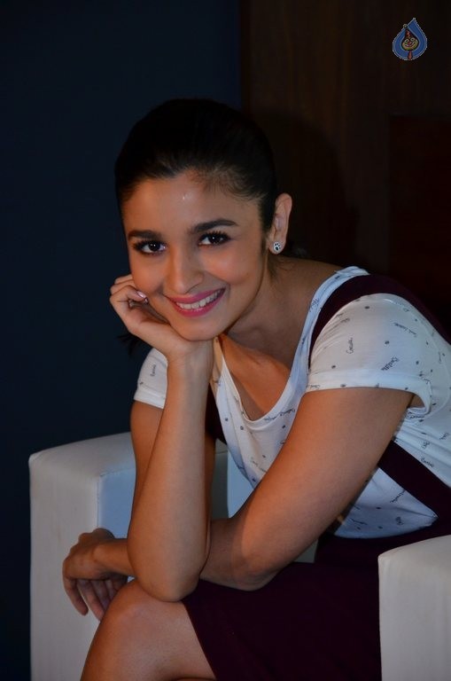 Alia Bhatt Launches Garnier Bandwagon - 18 / 34 photos