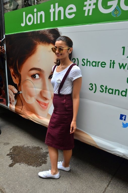 Alia Bhatt Launches Garnier Bandwagon - 28 / 34 photos