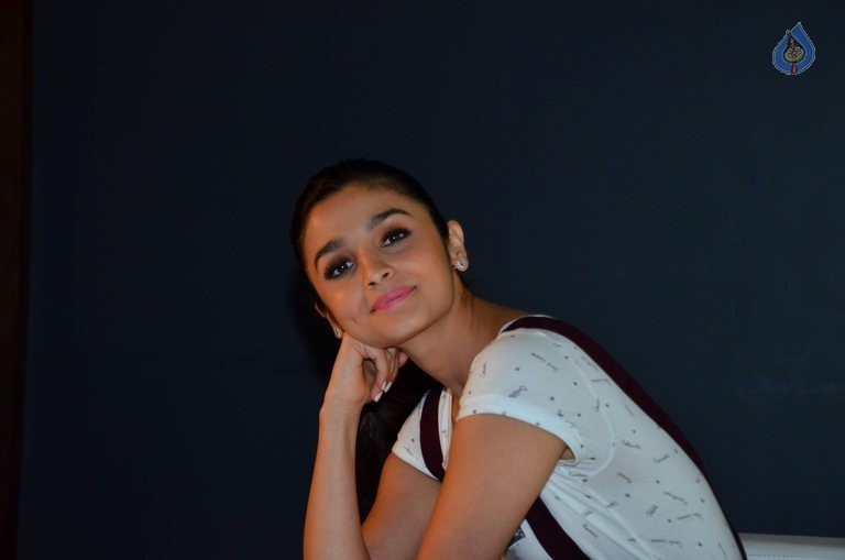 Alia Bhatt Launches Garnier Bandwagon - 29 / 34 photos