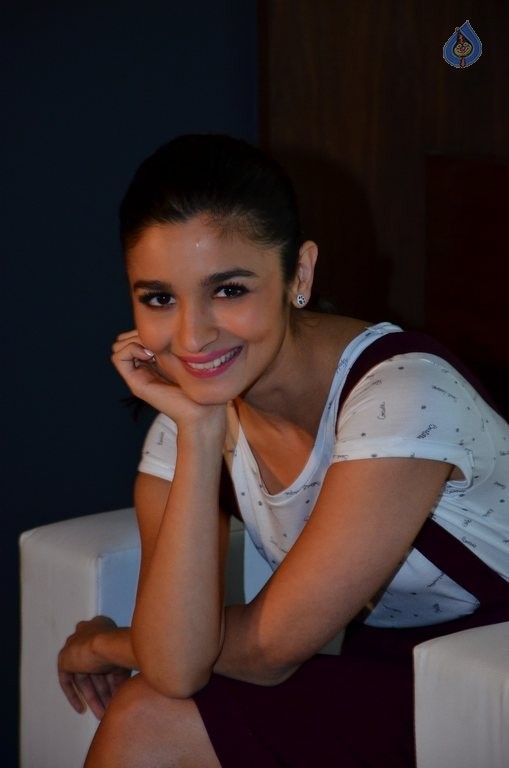 Alia Bhatt Launches Garnier Bandwagon - 30 / 34 photos