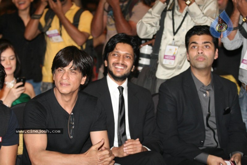 All Big Bollywood Stars At Apsara Awards Nite - 27 / 27 photos