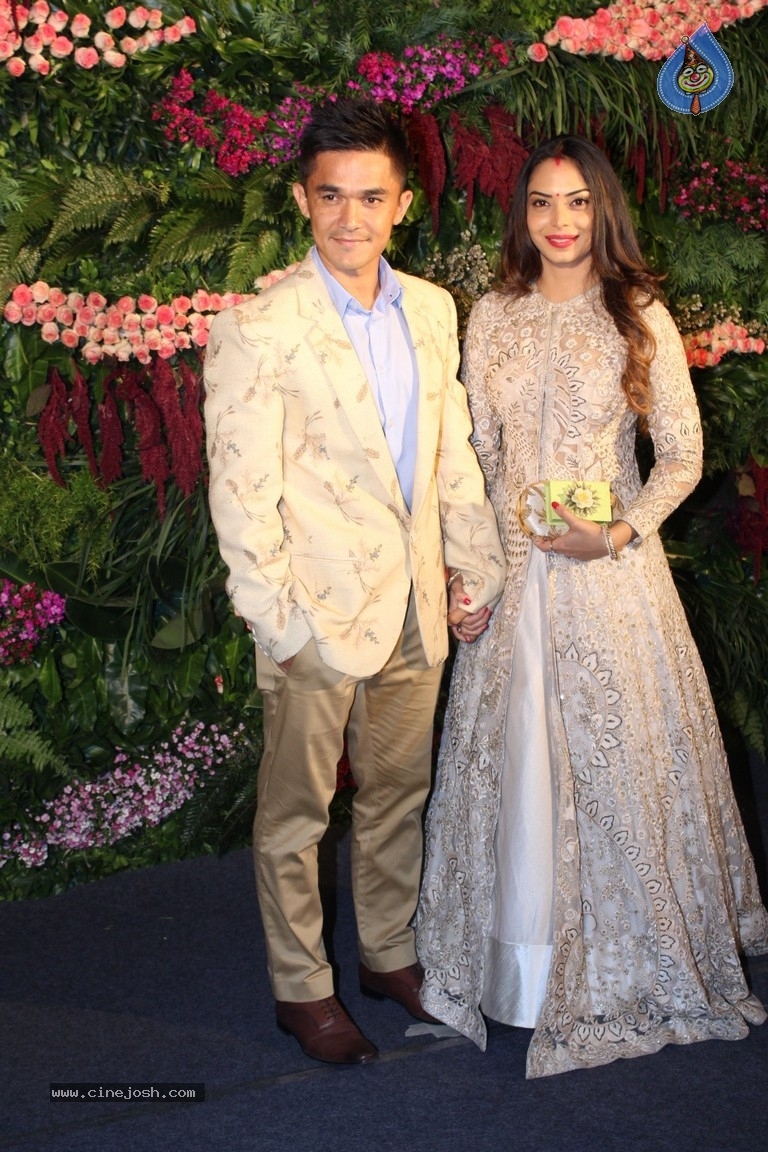Anushka Sharma-Virat Kohli's romantic, unseen photos go viral on wedding  anniversary