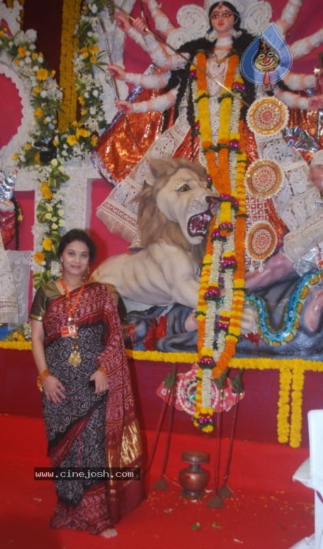 Bappi Lahiri Celebrates Durga Puja - 17 / 24 photos