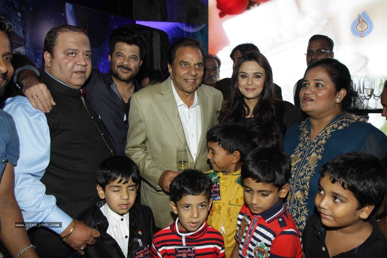 Bolly Celebs at Aakash Dingra 7th Bday Party - 21 / 59 photos