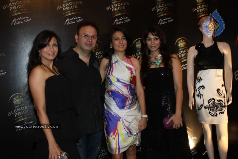 Bolly Celebs at Blenders Pride Fashion Show 2010 - 48 / 112 photos