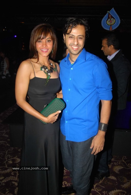 Bolly Celebs at Blenders Pride Fashion Show 2010 - 55 / 112 photos