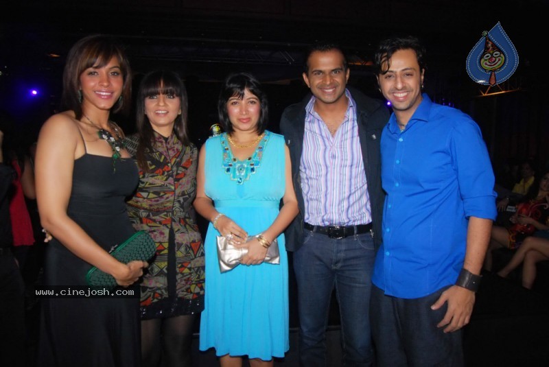 Bolly Celebs at Blenders Pride Fashion Show 2010 - 57 / 112 photos