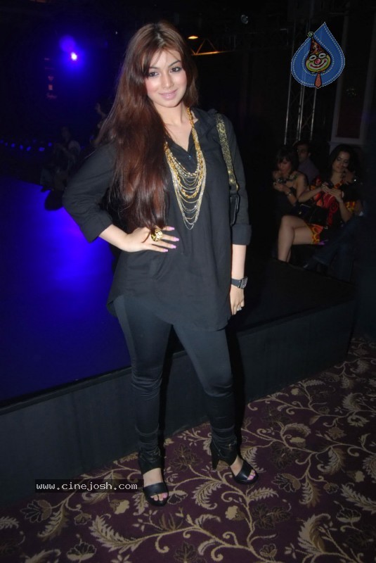 Bolly Celebs at Blenders Pride Fashion Show 2010 - 67 / 112 photos