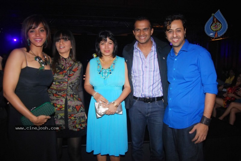 Bolly Celebs at Blenders Pride Fashion Show 2010 - 72 / 112 photos