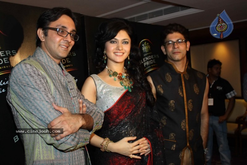 Bolly Celebs at Blenders Pride Fashion Show 2010 - 75 / 112 photos