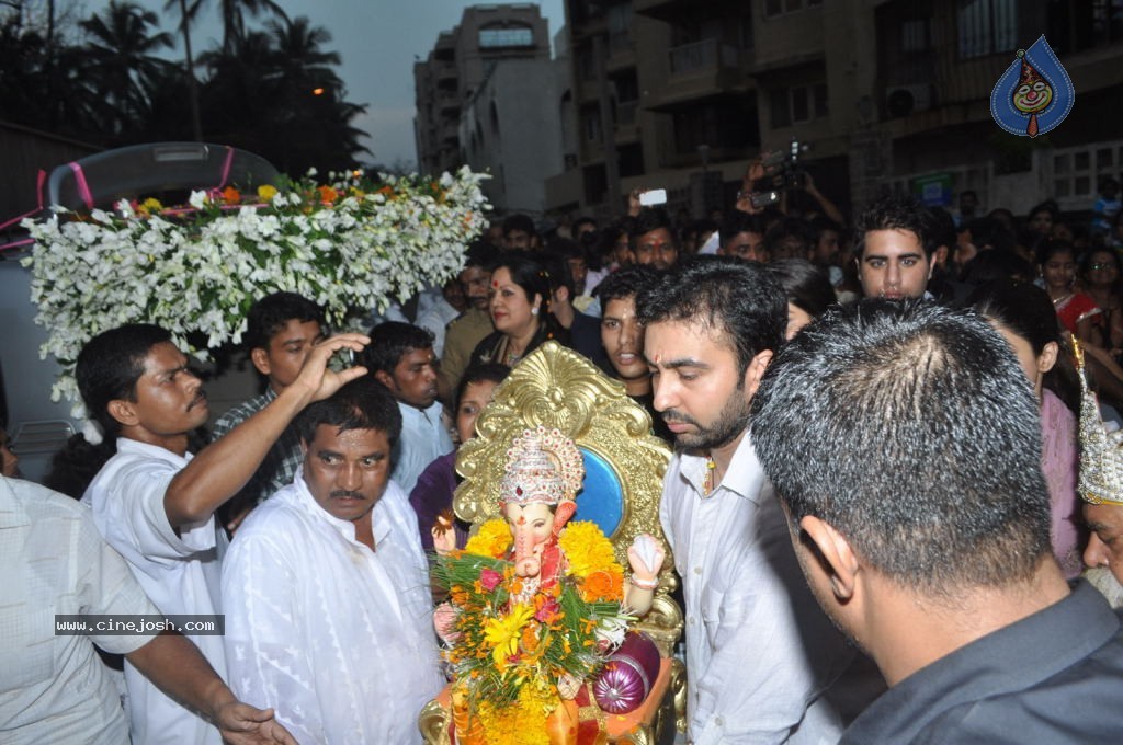 Bolly Celebs at Ganesh Visarjan Event - 70 / 106 photos