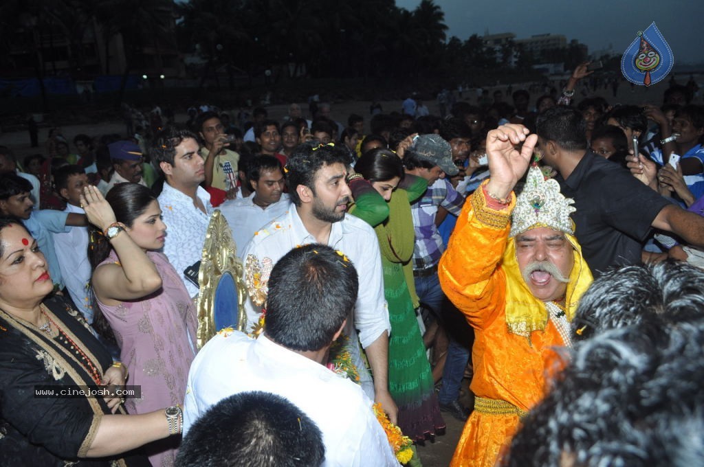 Bolly Celebs at Ganesh Visarjan Event - 77 / 106 photos