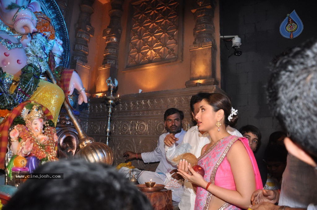 Bolly Celebs at Ganesh Visarjan Event - 81 / 106 photos