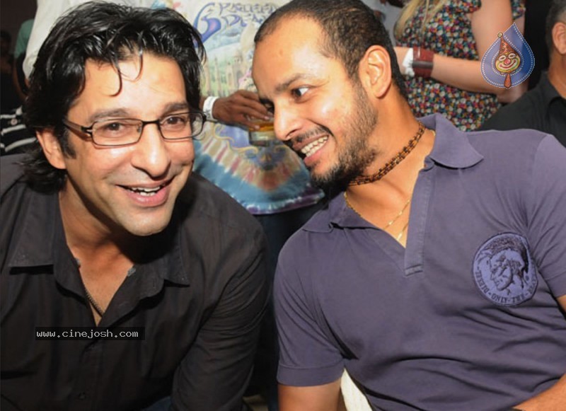 Bolly Celebs at IPL Nite Party - 37 / 61 photos