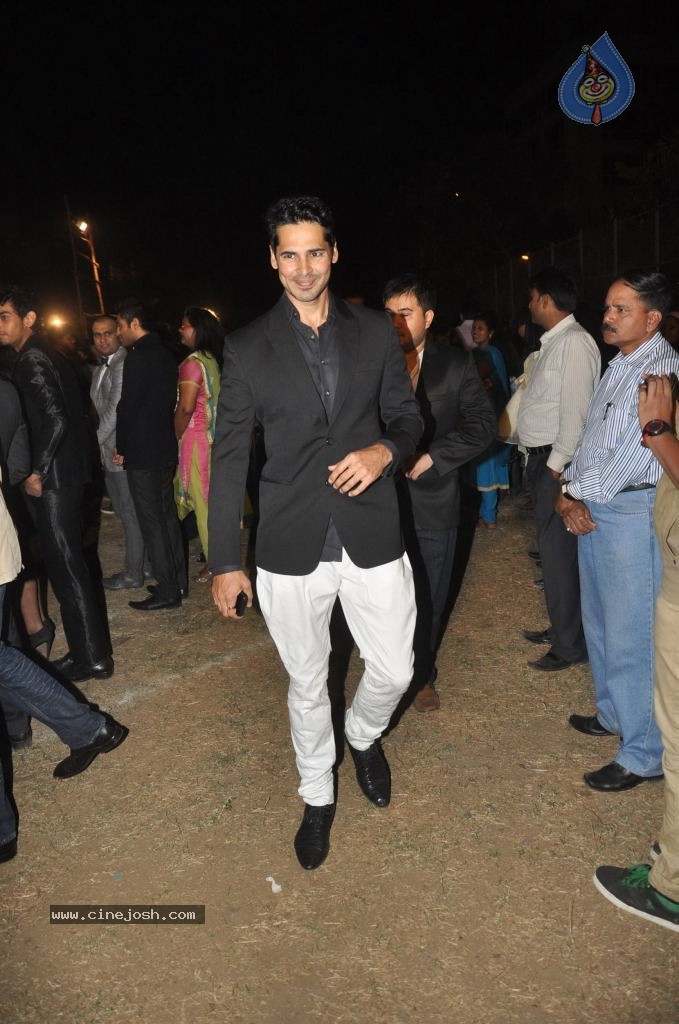 Bolly Celebs at Midnight Mass for Christmas 2013 - 16 / 52 photos