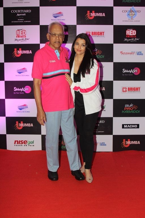 Bolly Celebs at Pro Kabaddi League Match Photos - 23 / 39 photos