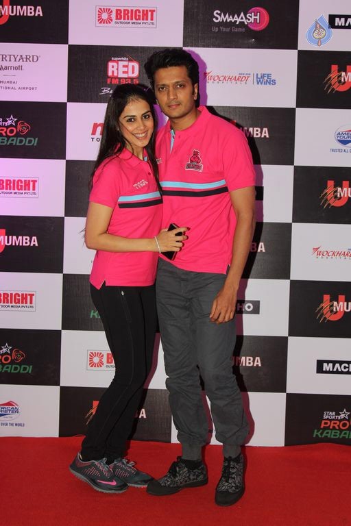 Bolly Celebs at Pro Kabaddi League Match Photos - 25 / 39 photos