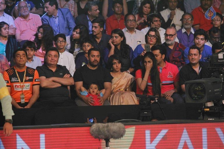 Bolly Celebs at Pro Kabaddi League Match Photos - 27 / 39 photos