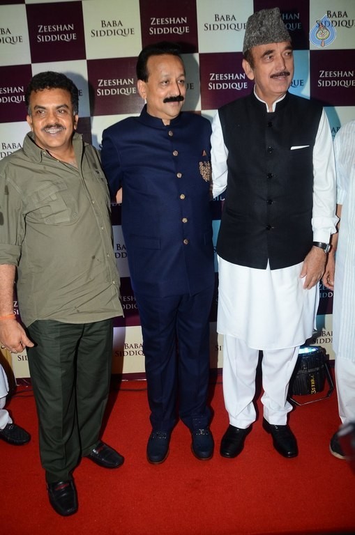 Bollywood Celebrities at Baba Siddique Ifter Party 2 - 25 / 63 photos