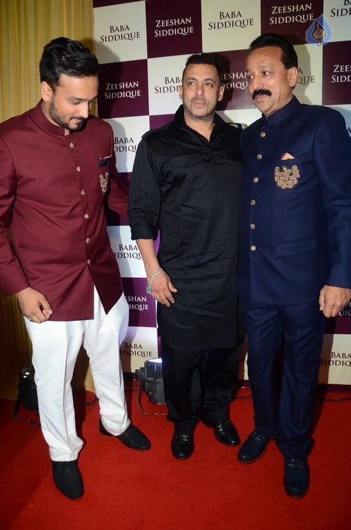 Bollywood Celebrities at Baba Siddique Ifter Party 2 - 26 / 63 photos