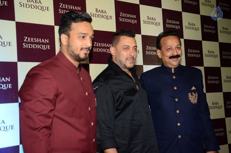 Bollywood Celebrities at Baba Siddique Ifter Party 2 - 39 / 63 photos