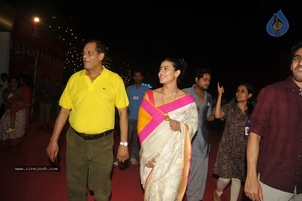 Bollywood Stars at Navarathri Celebrations - 3 / 79 photos