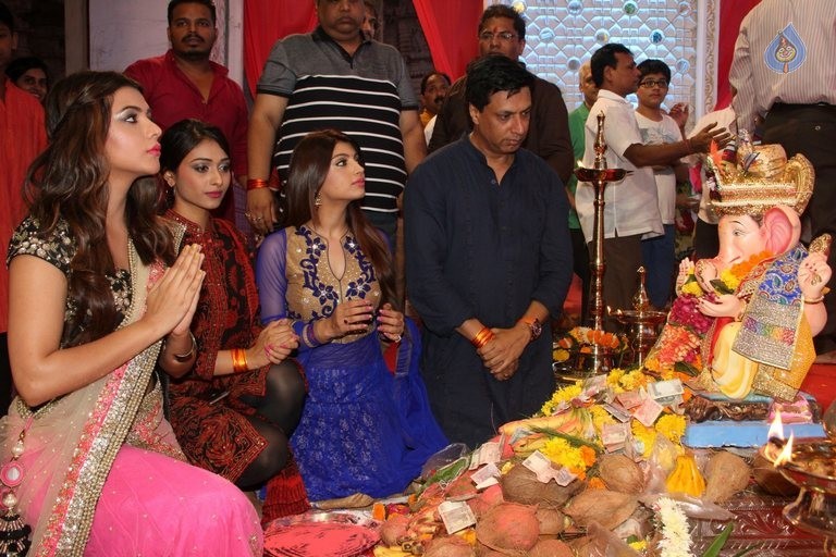 Calendar Girls Team at Andheri Cha Raja - 15 / 42 photos