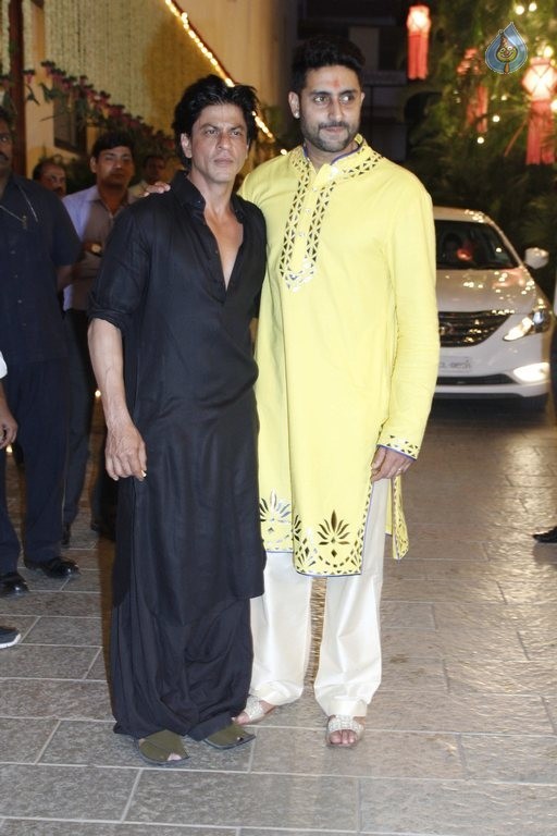 Celebrities at Amitabh Bachchan Hosted Diwali 2015 Party 2 - 2 / 84 photos