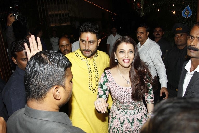 Celebrities at Amitabh Bachchan Hosted Diwali 2015 Party 2 - 33 / 84 photos