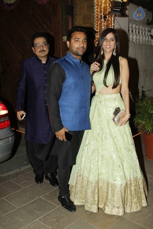 Celebrities at Amitabh Bachchan Hosted Diwali 2015 Party 2 - 60 / 84 photos