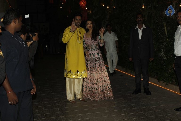 Celebrities at Amitabh Bachchan Hosted Diwali 2015 Party 2 - 63 / 84 photos