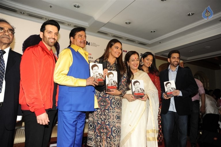 Celebrities at Shatrughan Sinha Biography Launch - 10 / 17 photos