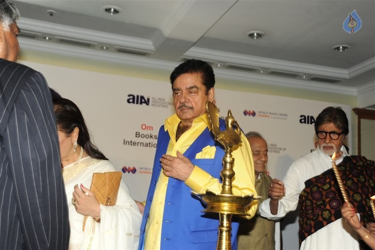 Celebrities at Shatrughan Sinha Biography Launch - 14 / 17 photos