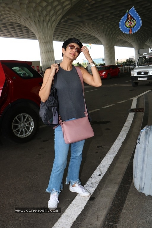 Celebrities Spotted at Airport - 6 / 21 photos