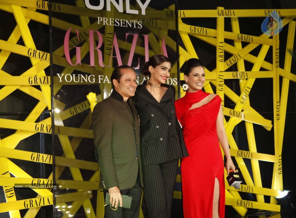 Celebs at Grazia Young Fashion Awards 2014 - 52 / 182 photos