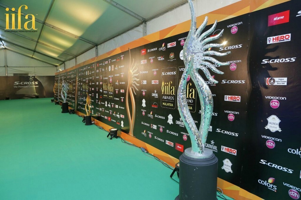 Celebs at IIFA Awards Green Carpet  - 11 / 64 photos