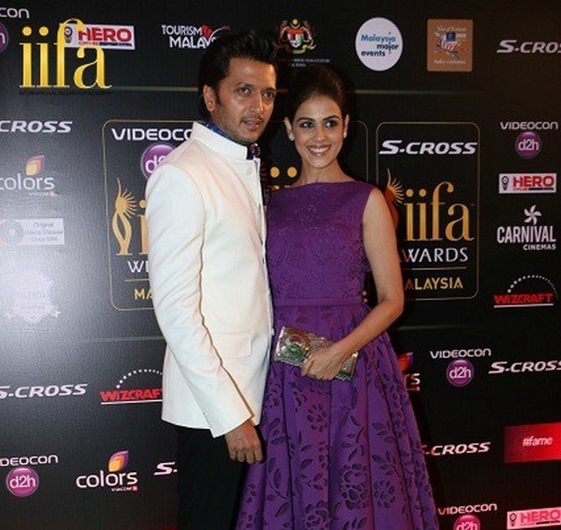 Celebs at IIFA Awards Green Carpet  - 22 / 64 photos