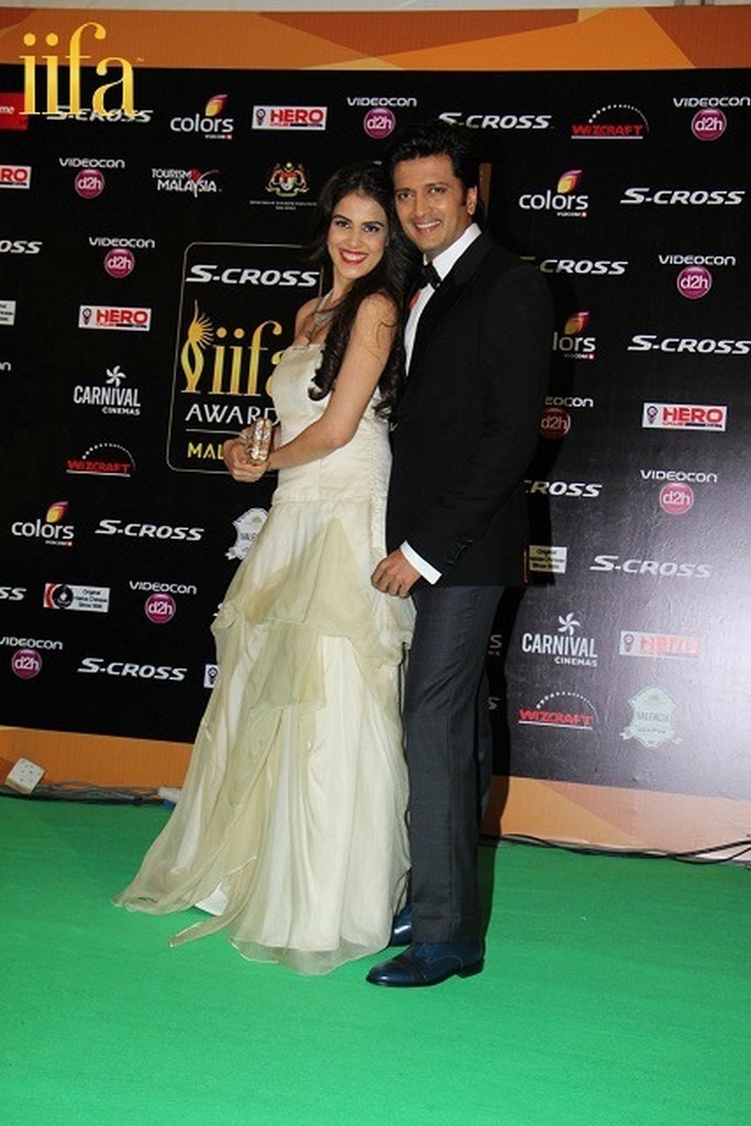 Celebs at IIFA Awards Green Carpet  - 24 / 64 photos