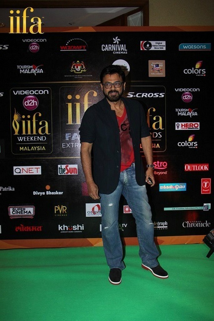 Celebs at IIFA Awards Green Carpet  - 32 / 64 photos