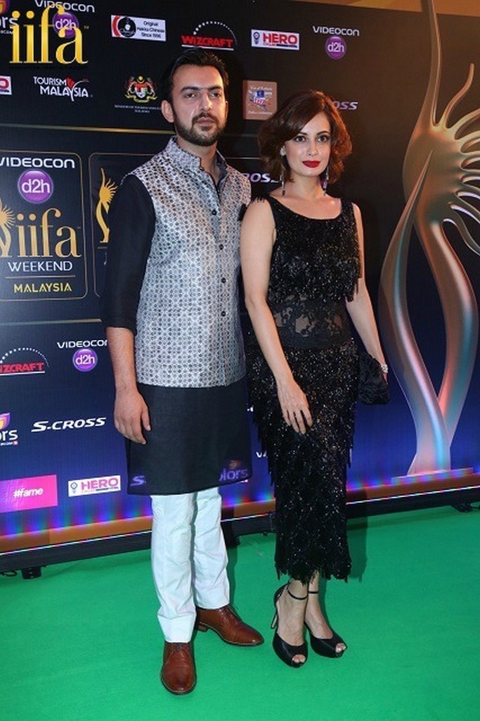 Celebs at IIFA Awards Green Carpet  - 33 / 64 photos