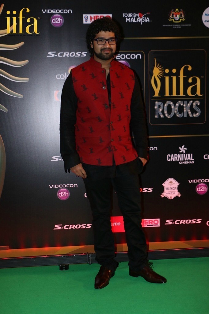 Celebs at IIFA Awards Green Carpet  - 36 / 64 photos